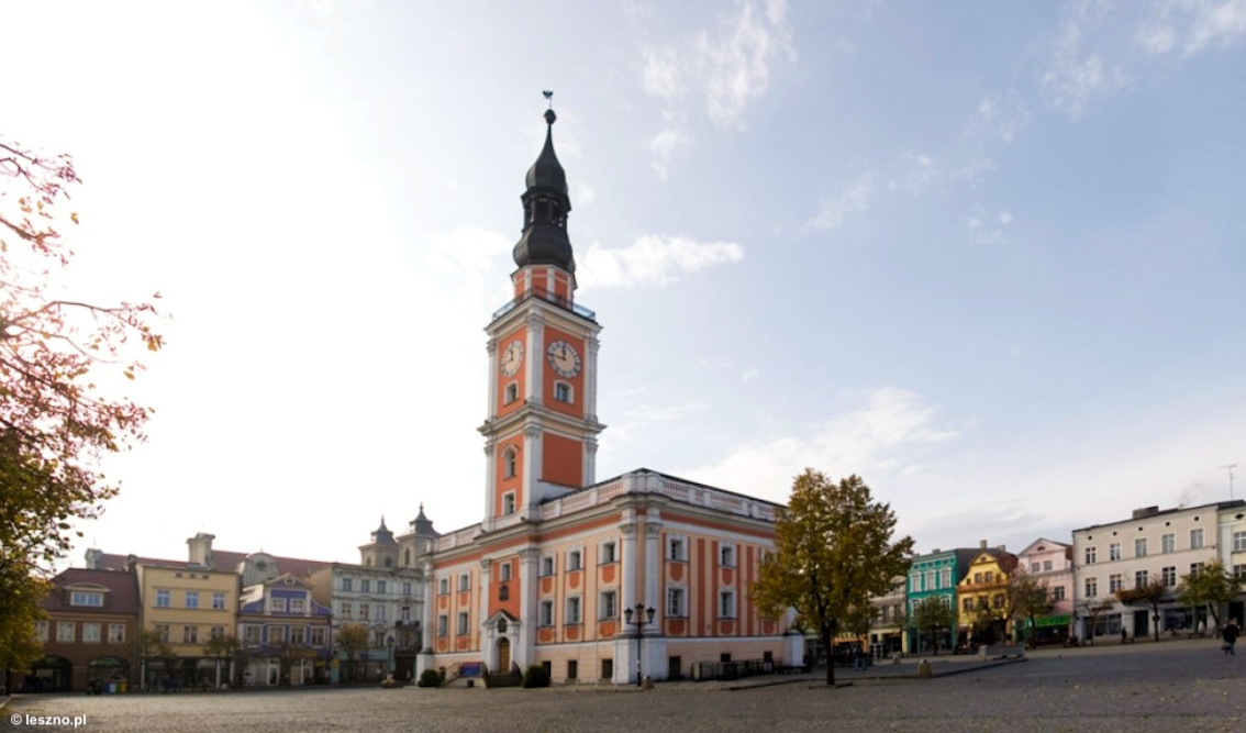 Leszno, la città barocca che racconta di lingue e culture diverse: in Polonia è anche la meta degli appassionati di volo a vela