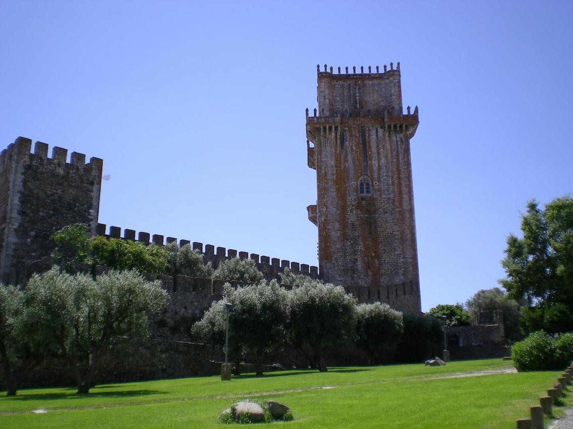Beja ha avuto un ruolo speciale nella storia: il dominio romano ha contribuito al suo sviluppo ed è qui che, nel I secolo avanti Cristo, l’imperatore Giulio Cesare ha firmato un trattato di pace con le tribù lusitane che occupavano il territorio
