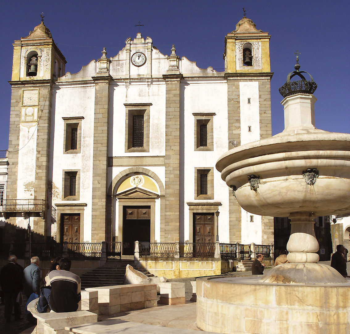 Evora, Praça do Giraldo (foto Turismo Alentejo - Visit Portugal)