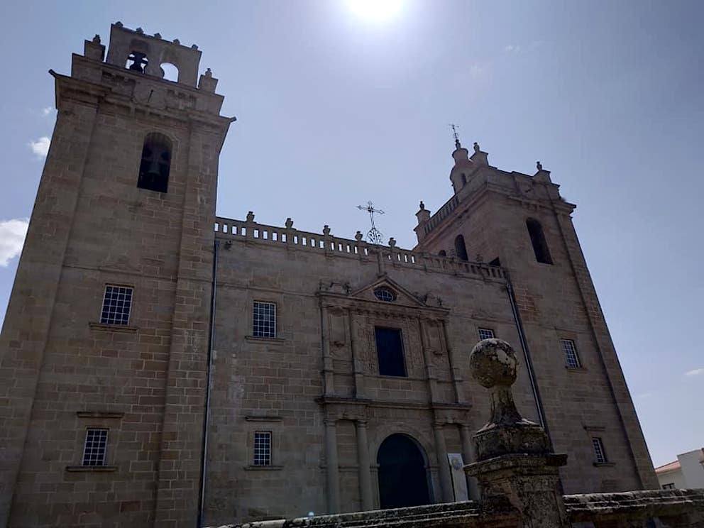 Miranda do Douro è di origini antichissime, occupata prima dai Romani e più tardi, nell’VIII secolo, dagli arabi che le diedero il nome di Mir Andul