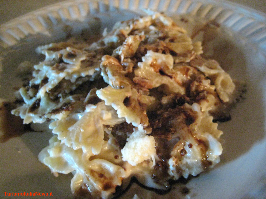 images/stories/ricette_laura/FarfalleAcetoBalsamicoTonnoPecorino2.JPG