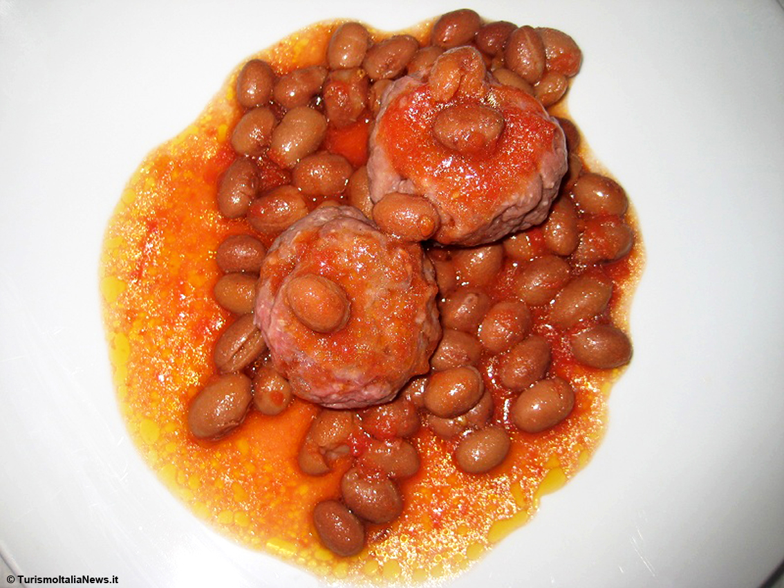 images/stories/ricette_laura/PolpettineChianinaAglioNociBorlotti3.JPG