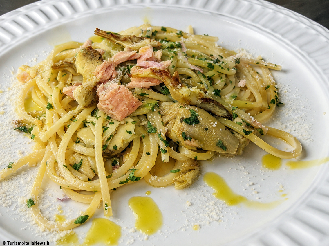 https://www.turismoitalianews.it/images/stories/ricette_laura/SpaghettiCarciofiTonnoAcciughe_01.jpg