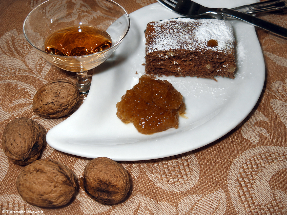 Le ricette di Casa Spineto: Tortino di noci, pere e cioccolato