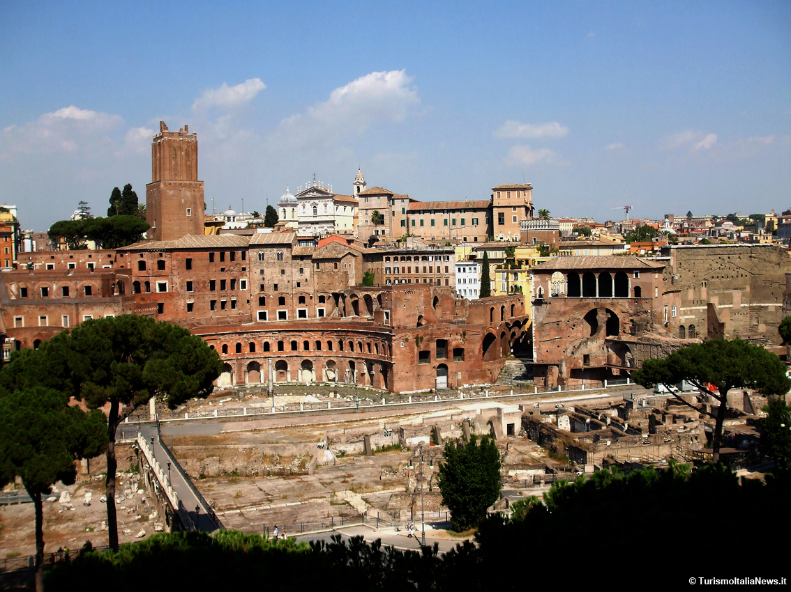 images/stories/roma/RomaForiImperiali.jpg