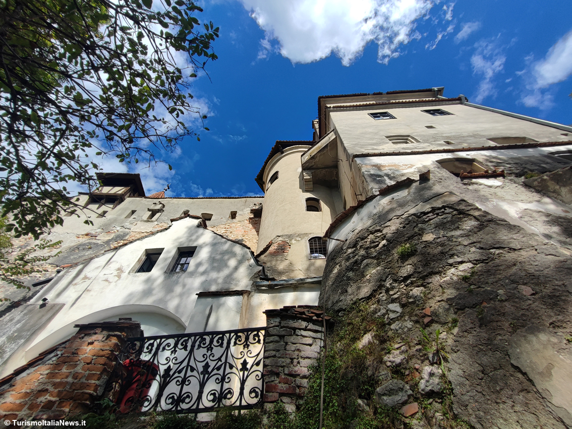 Nel Castello di Bran sulle tracce del Conte Dracula: mito e leggenda si fondono in Transilvania fra suggestioni e inquietudini