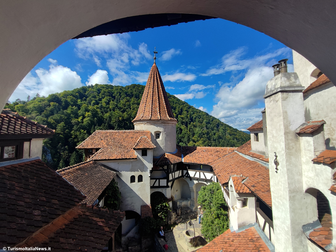 Nel Castello di Bran sulle tracce del Conte Dracula: mito e leggenda si fondono in Transilvania fra suggestioni e inquietudini