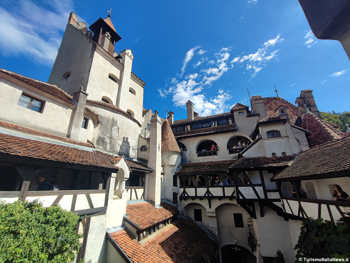 Nel Castello di Bran sulle tracce del Conte Dracula: mito e leggenda si fondono in Transilvania fra suggestioni e inquietudini