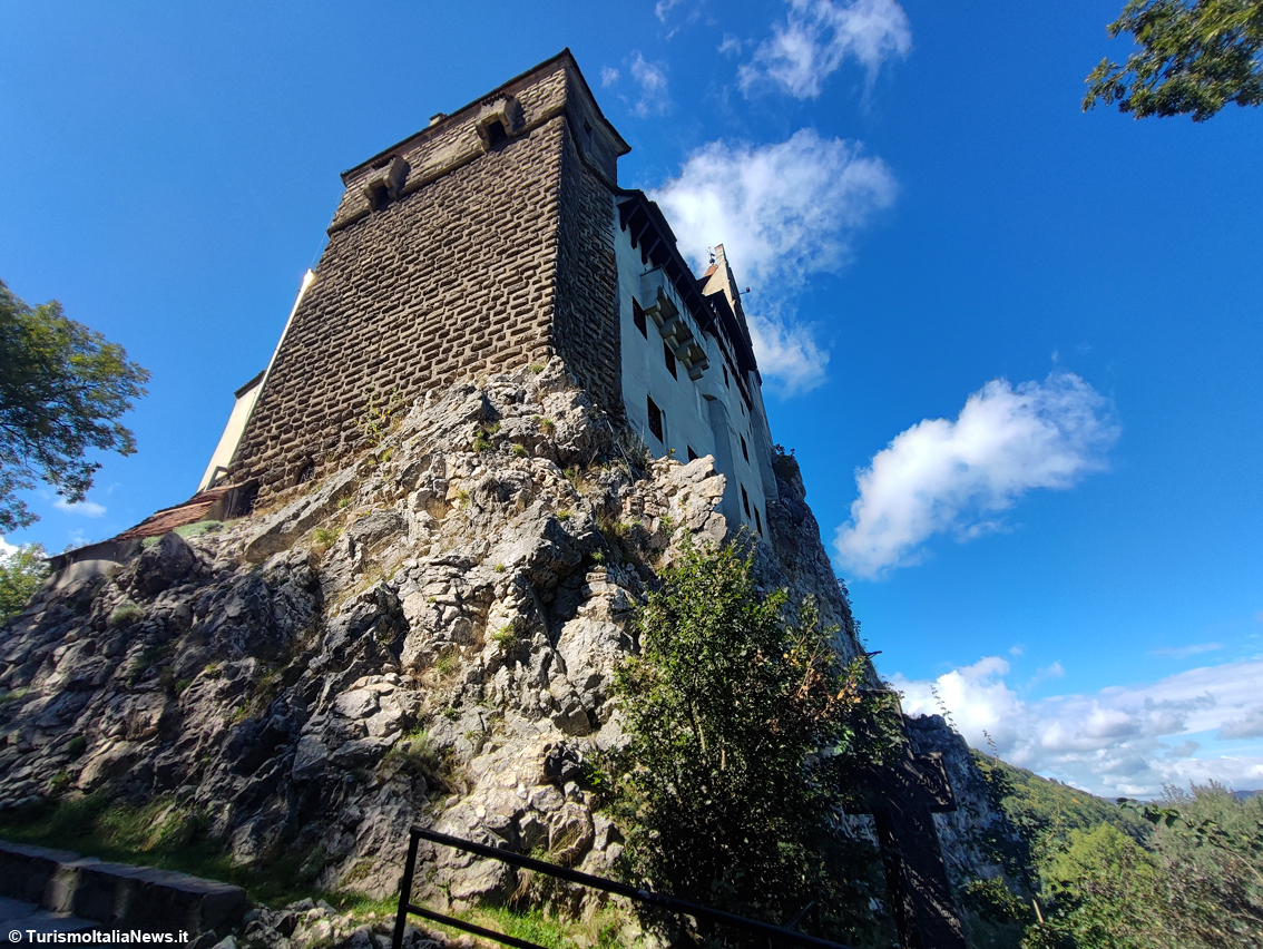 Nel Castello di Bran sulle tracce del Conte Dracula: mito e leggenda si fondono in Transilvania fra suggestioni e inquietudini
