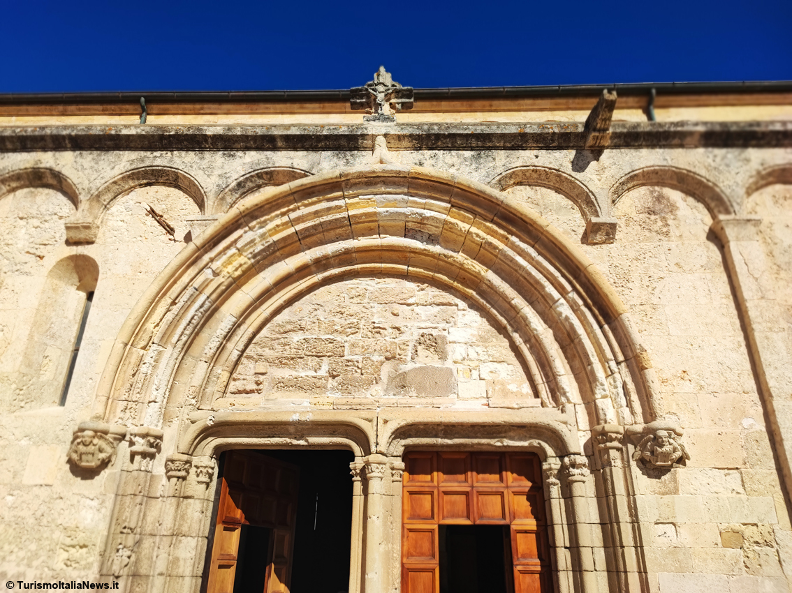 Sardegna: questa basilica ha due absidi, il mistero architettonico di San Gavino a Porto Torres e l’inquietante anatema della tomba