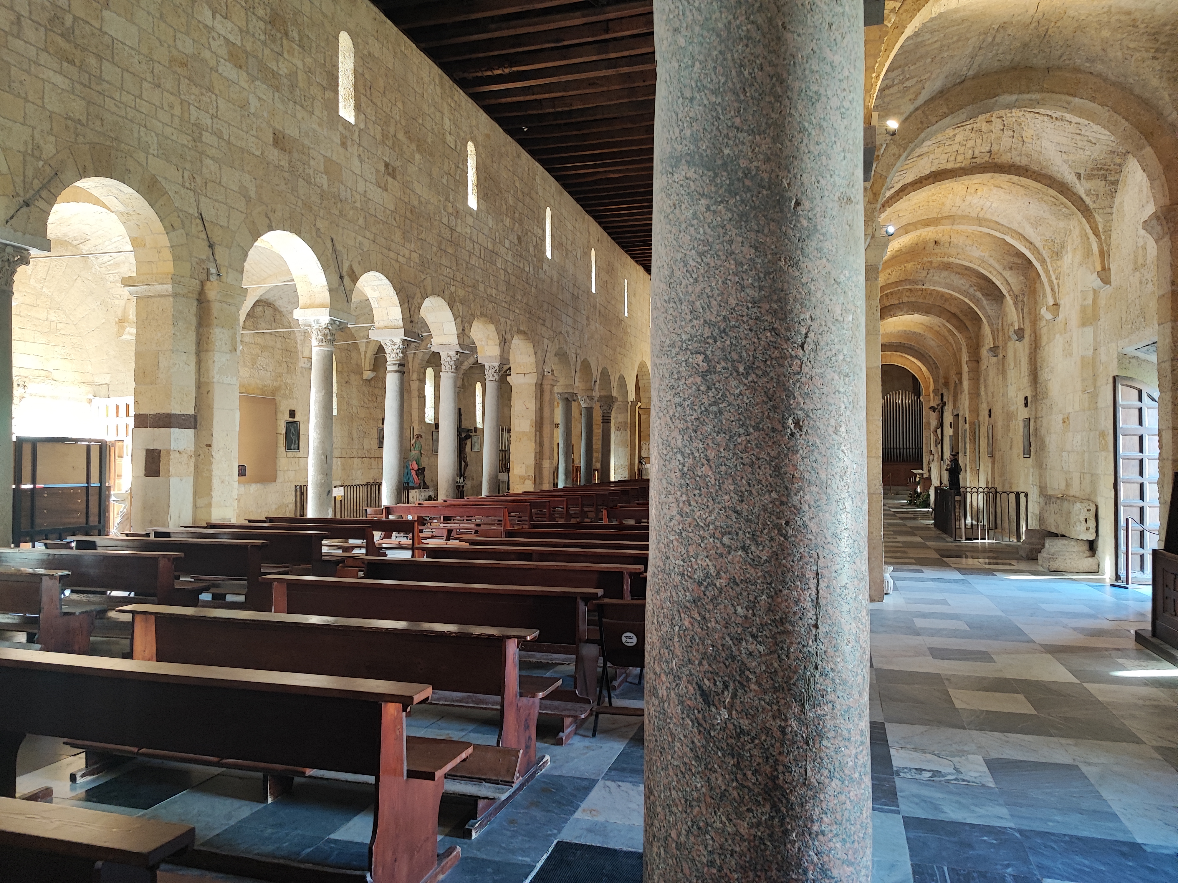 Sardegna: questa basilica ha due absidi, il mistero architettonico di San Gavino a Porto Torres e l’inquietante anatema della tomba