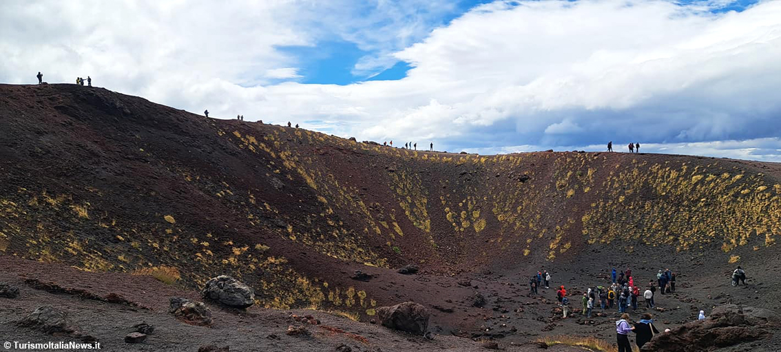 “La Montagna di Fuoco. Etna: la Madre”, il nuovo libro di Leonardo Caffo: il vulcano come luogo fisico e spirituale