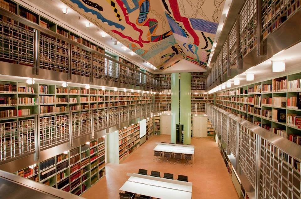 L’arte dei pupi in vetrina a Palazzo Branciforte di Palermo. In questa foto la biblioteca