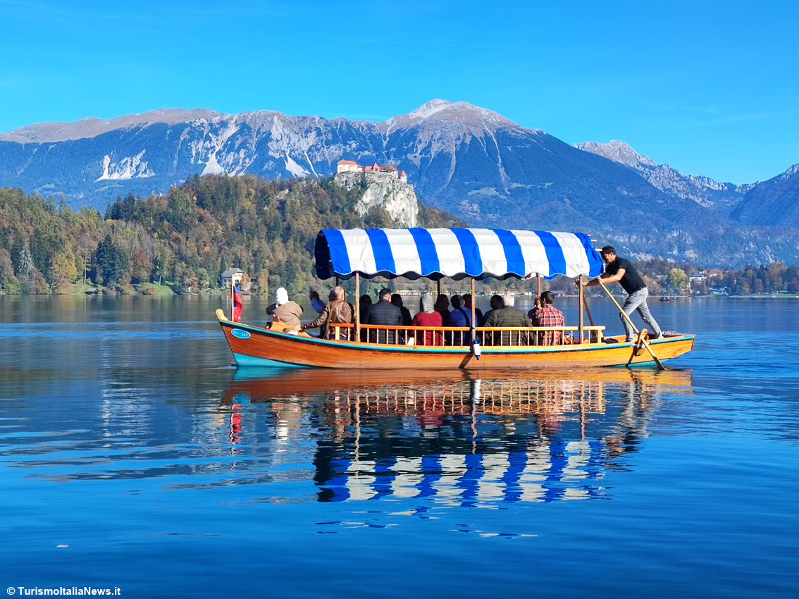Lago di Bled, la leggenda della campana sommersa racconta un’eterna storia d’amore sull’isoletta incantata 