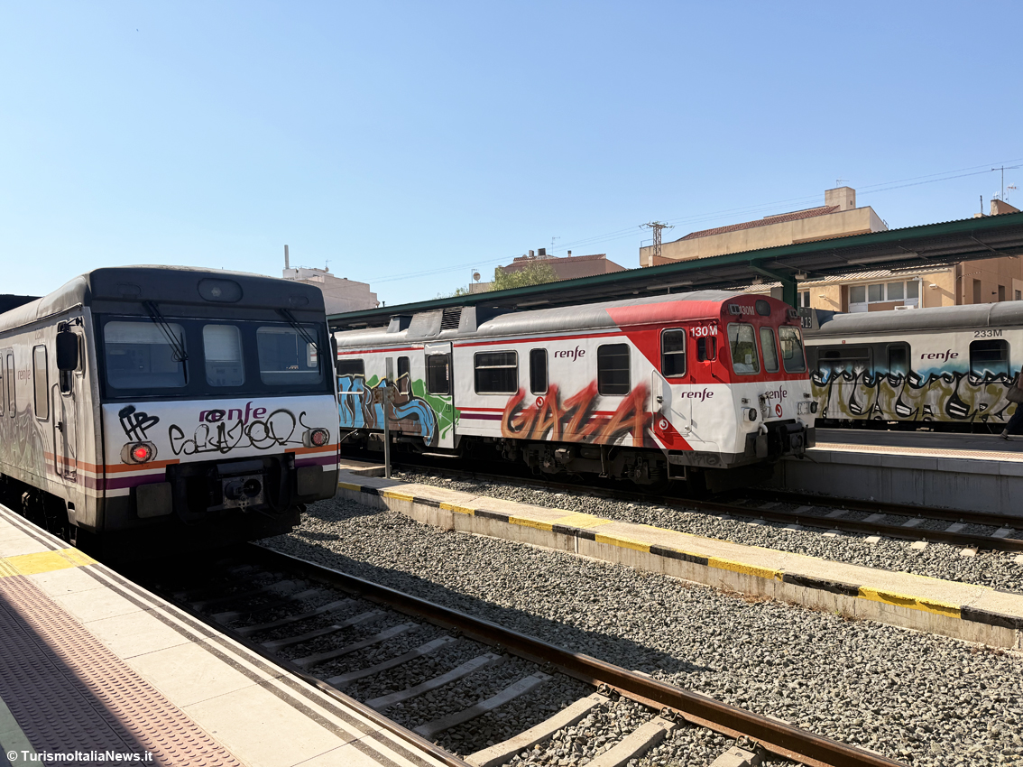 Il treno dei giganti sfida Don Chisciotte: da Madrid ai mulini della Mancia sulle rotaie di Cervantes