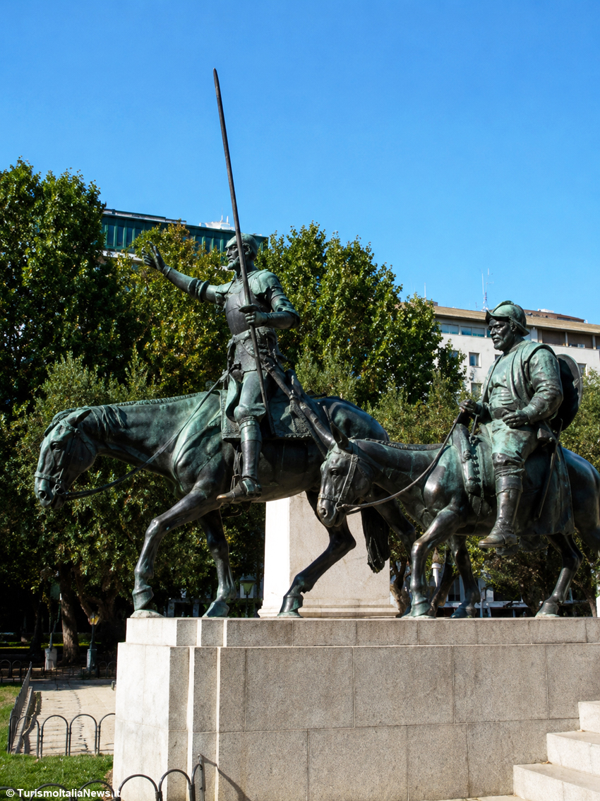 Madrid, il monumento al Don Chisciotte di Cervantes
