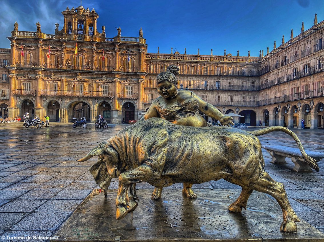 Salamanca, la città Unesco dalle due Cattedrali e dalle mille sorprese: dall’hornazo alla movida notturna
