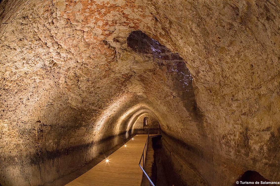 Salamanca, la città Unesco dalle due Cattedrali e dalle mille sorprese: dall’hornazo alla movida notturna
