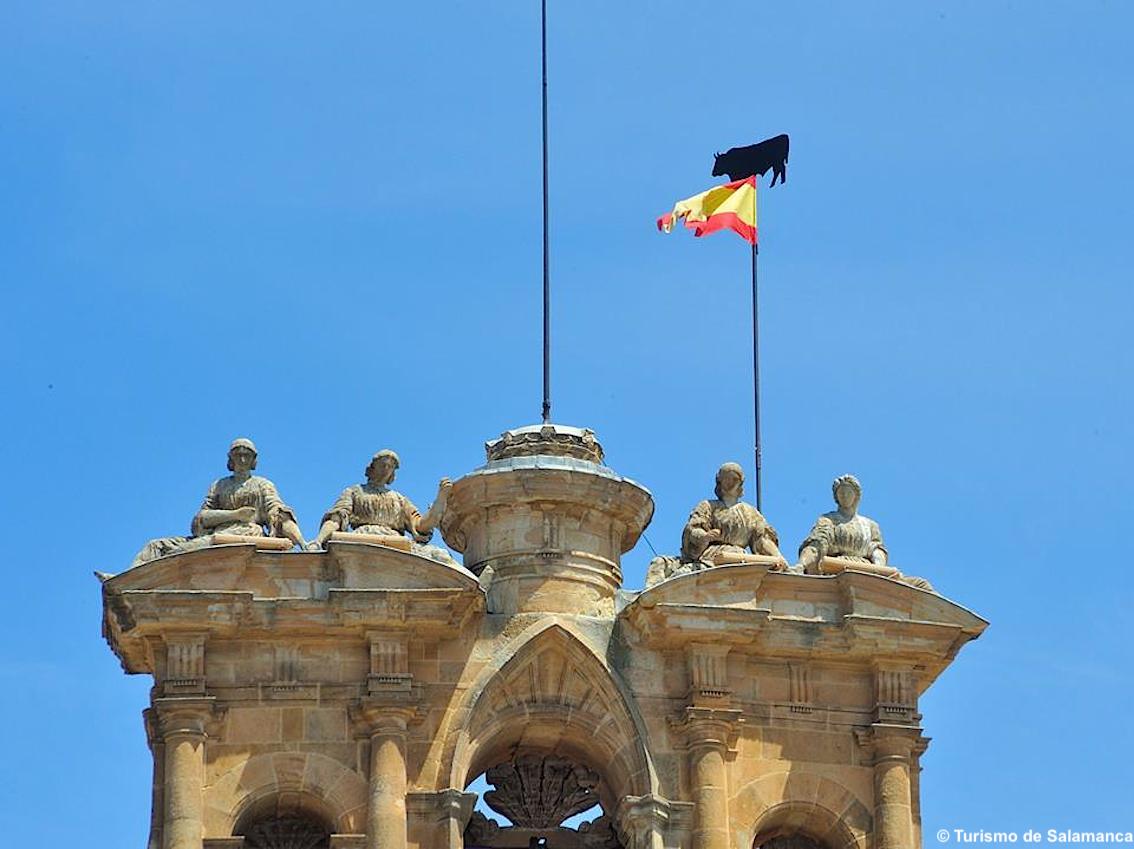 Salamanca, la città Unesco dalle due Cattedrali e dalle mille sorprese: dall’hornazo alla movida notturna