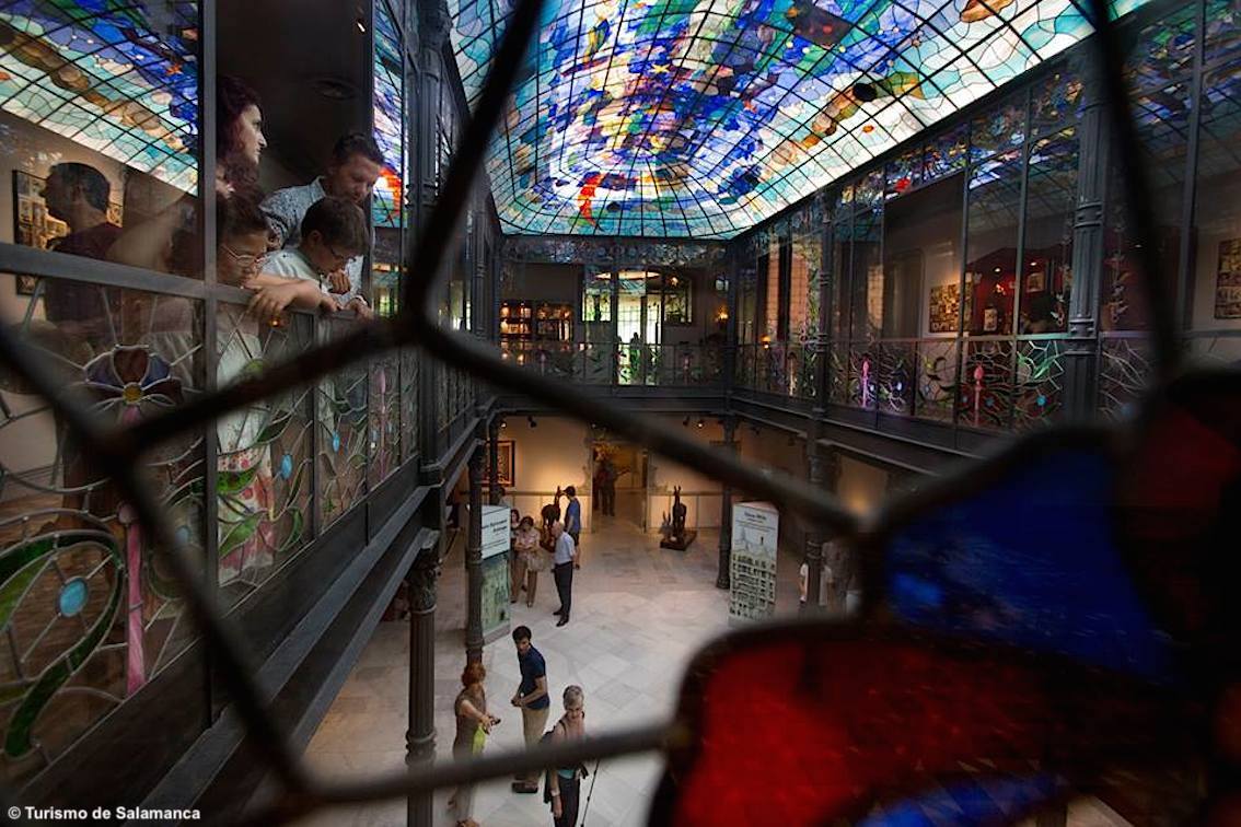 Salamanca, la città Unesco dalle due Cattedrali e dalle mille sorprese: dall’hornazo alla movida notturna