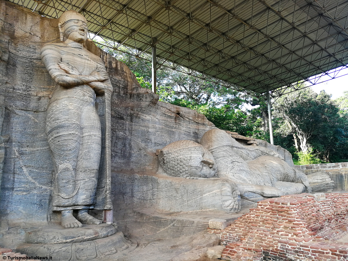 Sri Lanka: a Polonnaruwa, antica capitale del regno, per stupirsi al cospetto delle gigantesche sculture del Buddha un tempo rivestite d’oro