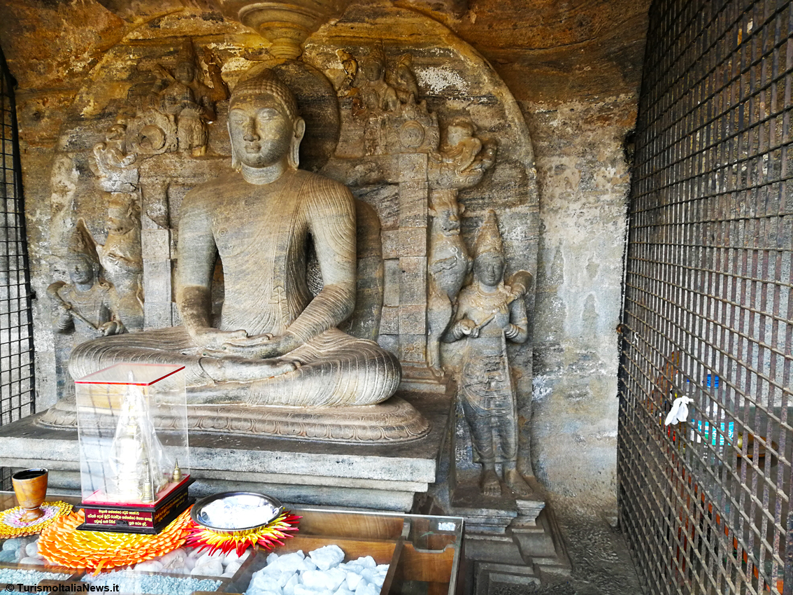 Sri Lanka: a Polonnaruwa, antica capitale del regno, per stupirsi al cospetto delle gigantesche sculture del Buddha un tempo rivestite d’oro