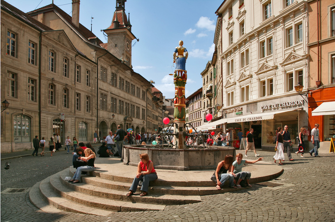 Losanna, Place de la Palud (foto Regis Colombo - Lausanne Tourisme - www.diapo.ch)