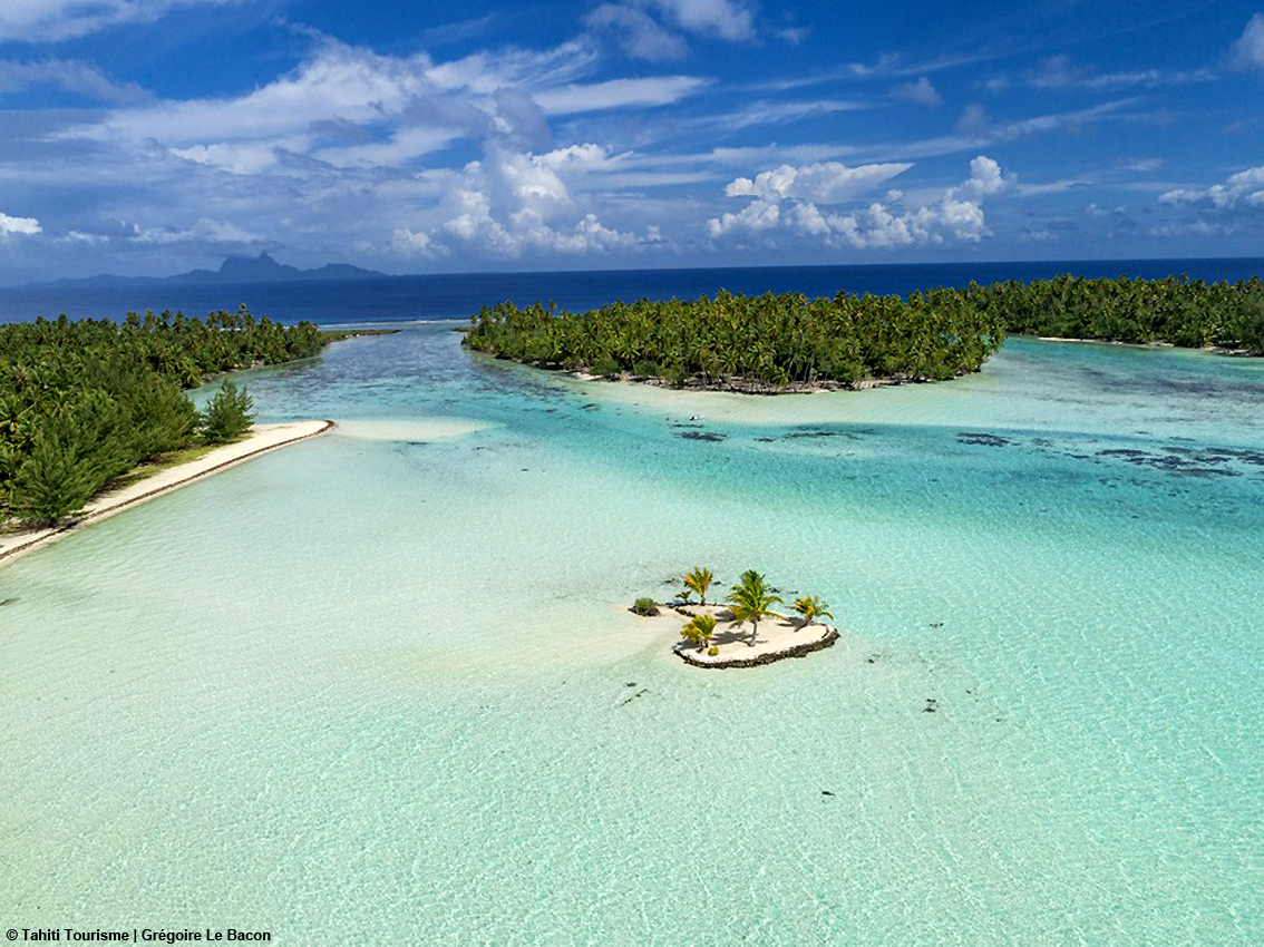 I mille colori della sabbia: nelle Isole di Tahiti meravigliosi scenari policromi da ammirare, abbracciati da Mana