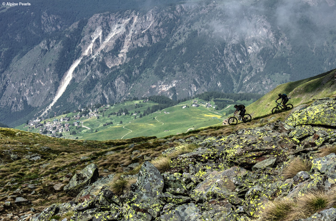 Piedi scalzi e acquolina in bocca: estate di trekking e buona cucina nelle Perle del Trentino Alpe Cimbra, Primiero San Martino di Castrozza e Moena