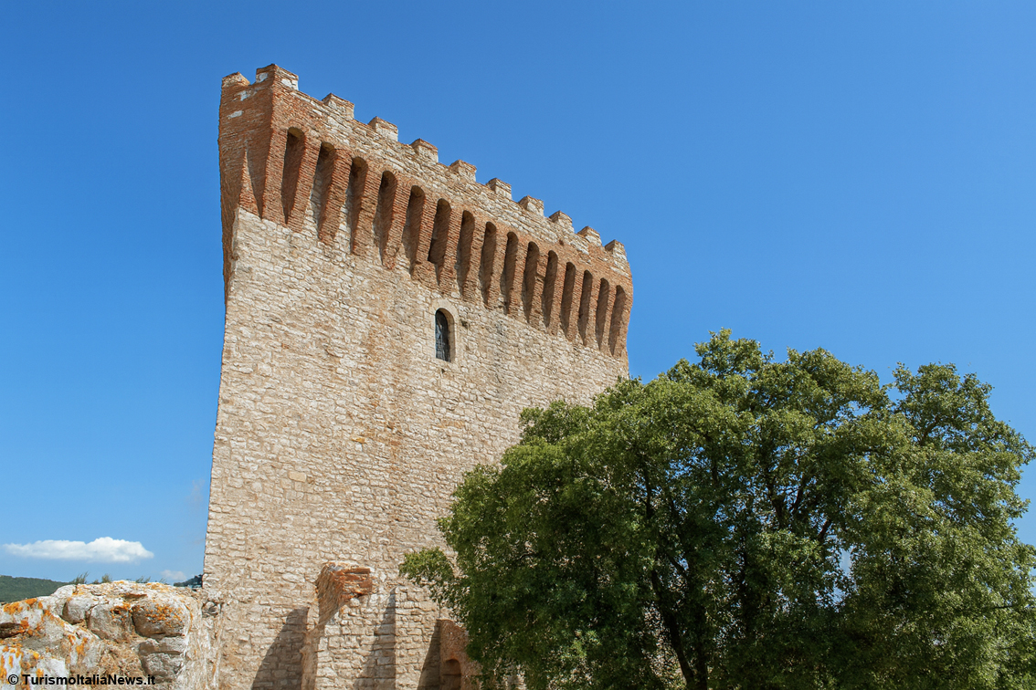 Turismo in Umbria con numeri da record nel 2025: “Ora nuove sfide per autunno e Natale”, allarme sui collegamenti ferroviari