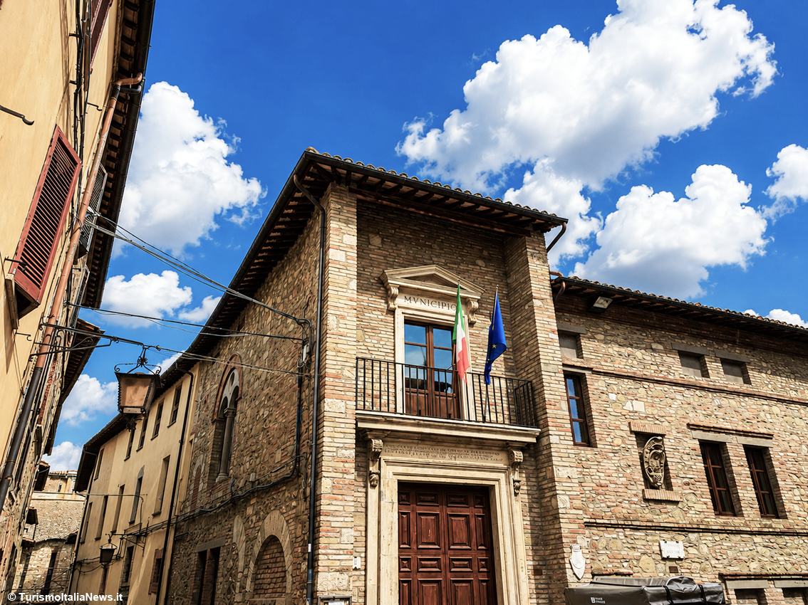 Umbria, a Collazzone tra Jacopone da Todi e Thadea d’Asburgo: l’antico borgo si racconta nell’Abbazia di San Lorenzo