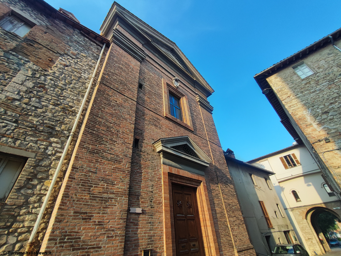 Fratta Todina, l’antico borgo sfodera tanta storia e tradizione culinaria: la parmigiana di melanzane è il piatto “nazionale”