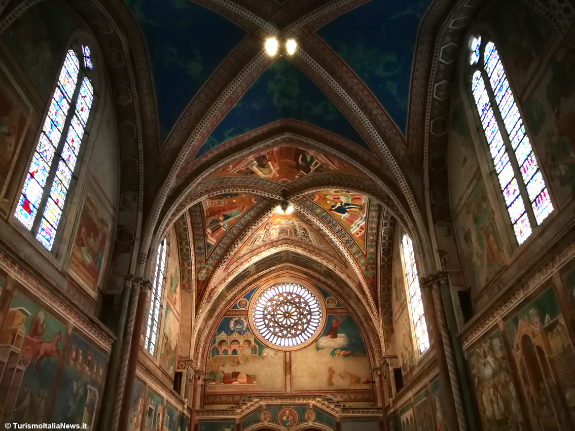https://www.turismoitalianews.it/images/stories/umbria_Assisi/Assisi_BasilicaSanFrancesco_01.jpg
