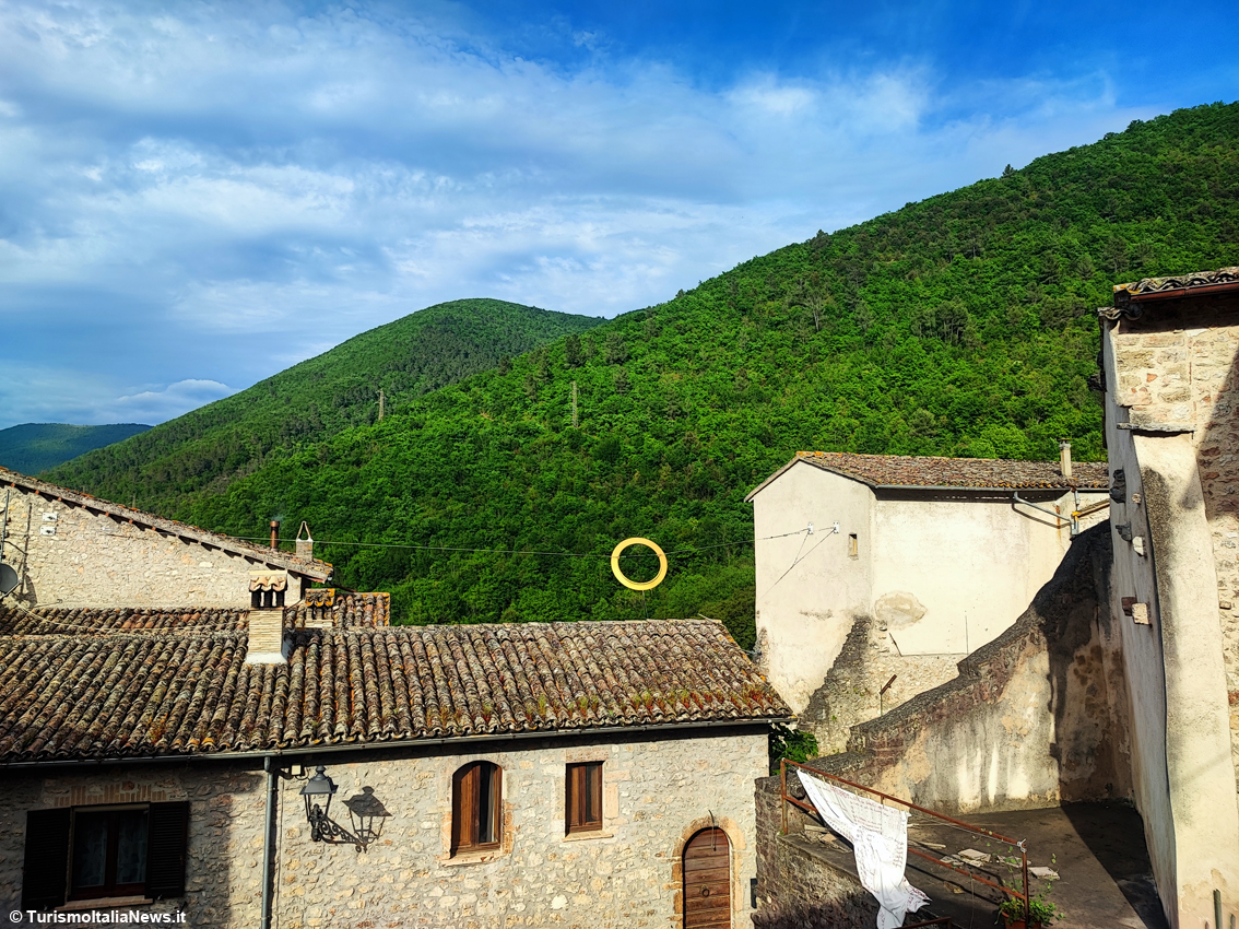 Il borgo che parla al cuore: benvenuti a Sant’Anatolia di Narco, dialogo vivo tra paesaggio, arte e comunità