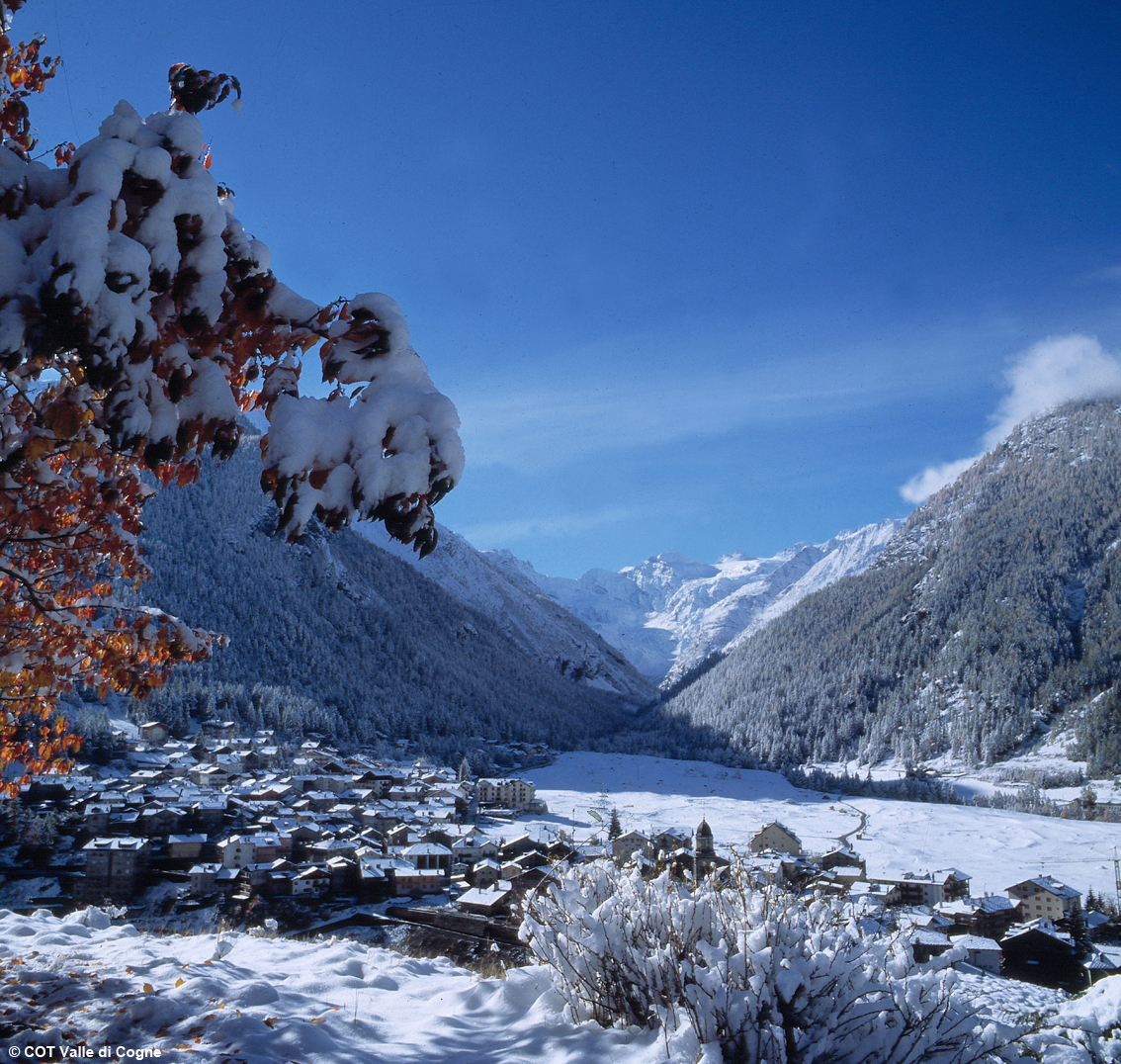 Valle d’Aosta: Cogne in versione ancora invernale è ancora decisamente seducente, un piccolo borgo pittoresco calato in una natura