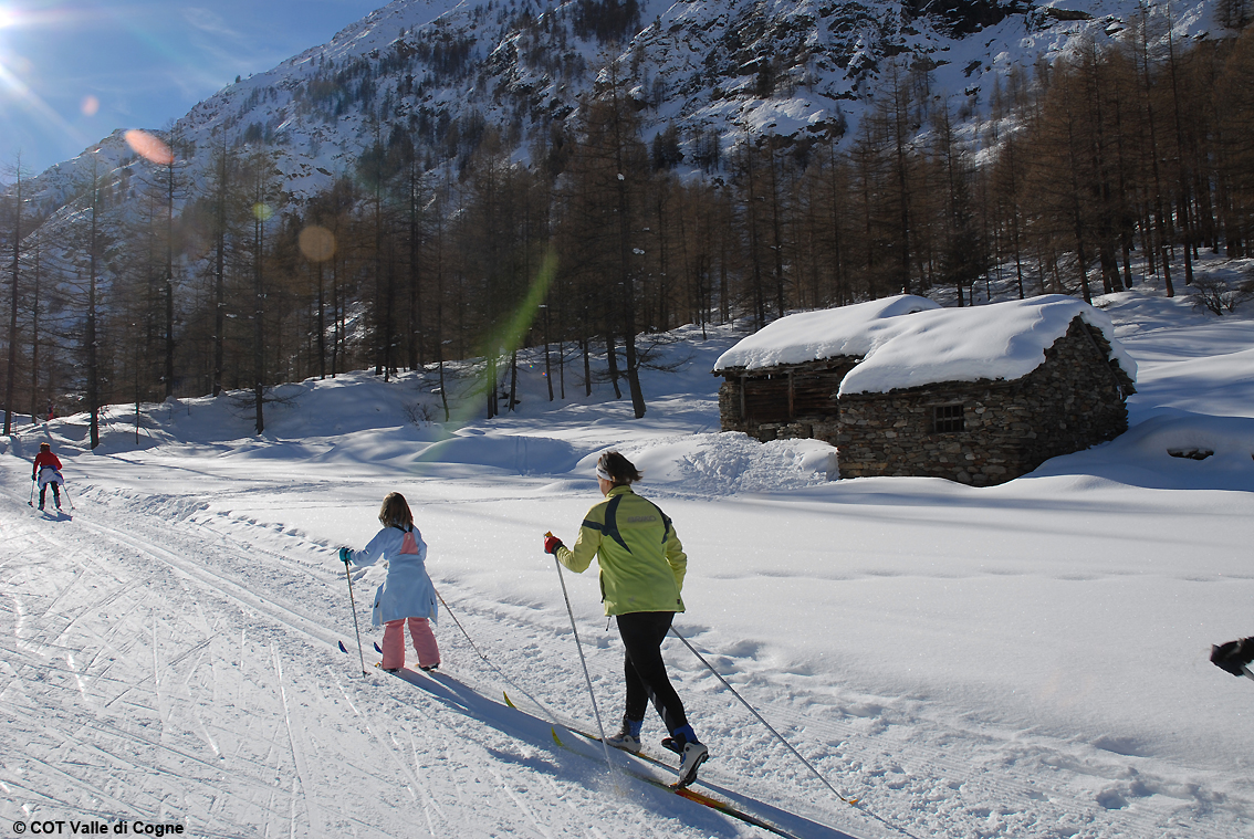 Valle d’Aosta: Cogne in versione ancora invernale è ancora decisamente seducente, un piccolo borgo pittoresco calato in una natura