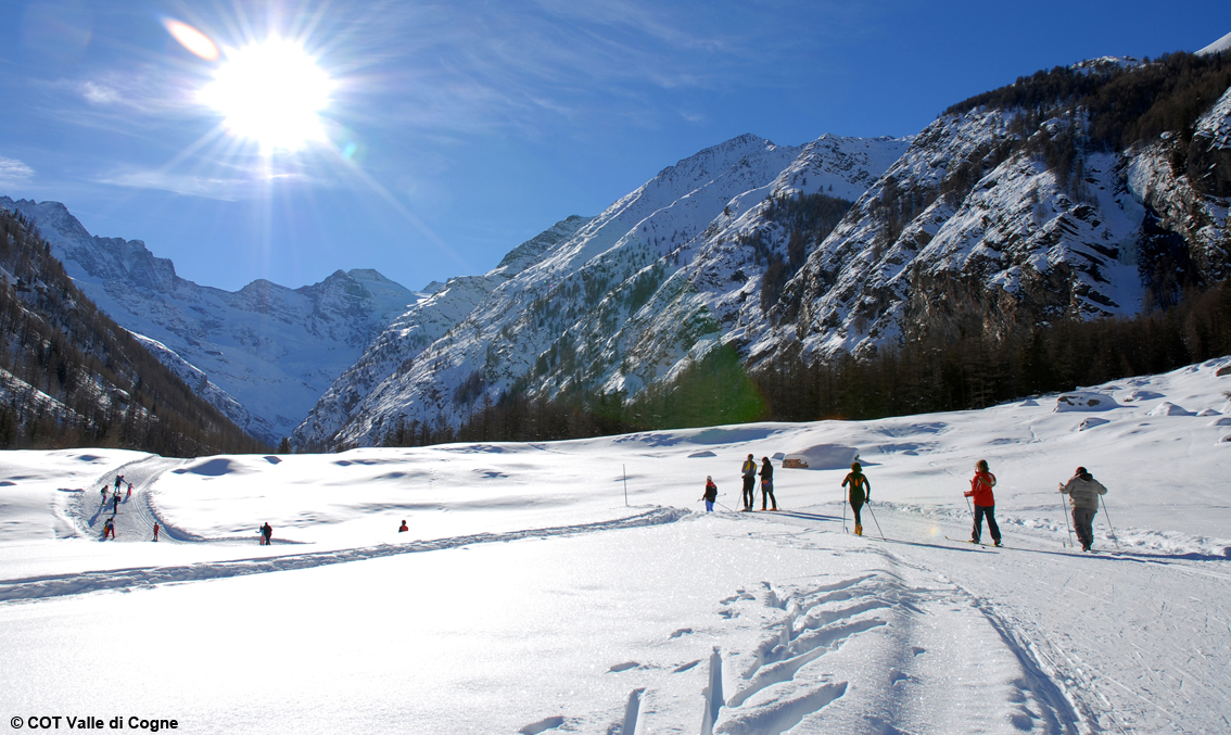 Valle d’Aosta: Cogne in versione ancora invernale è ancora decisamente seducente, un piccolo borgo pittoresco calato in una natura