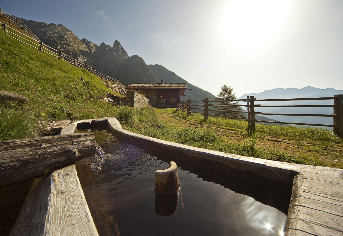 In autunno l’ Amonti & Lunaris Wellnessresort di Cadipietra in Valle Aurina regala un giorno di vacanza a quanti prenotano un soggiorno di una settimana