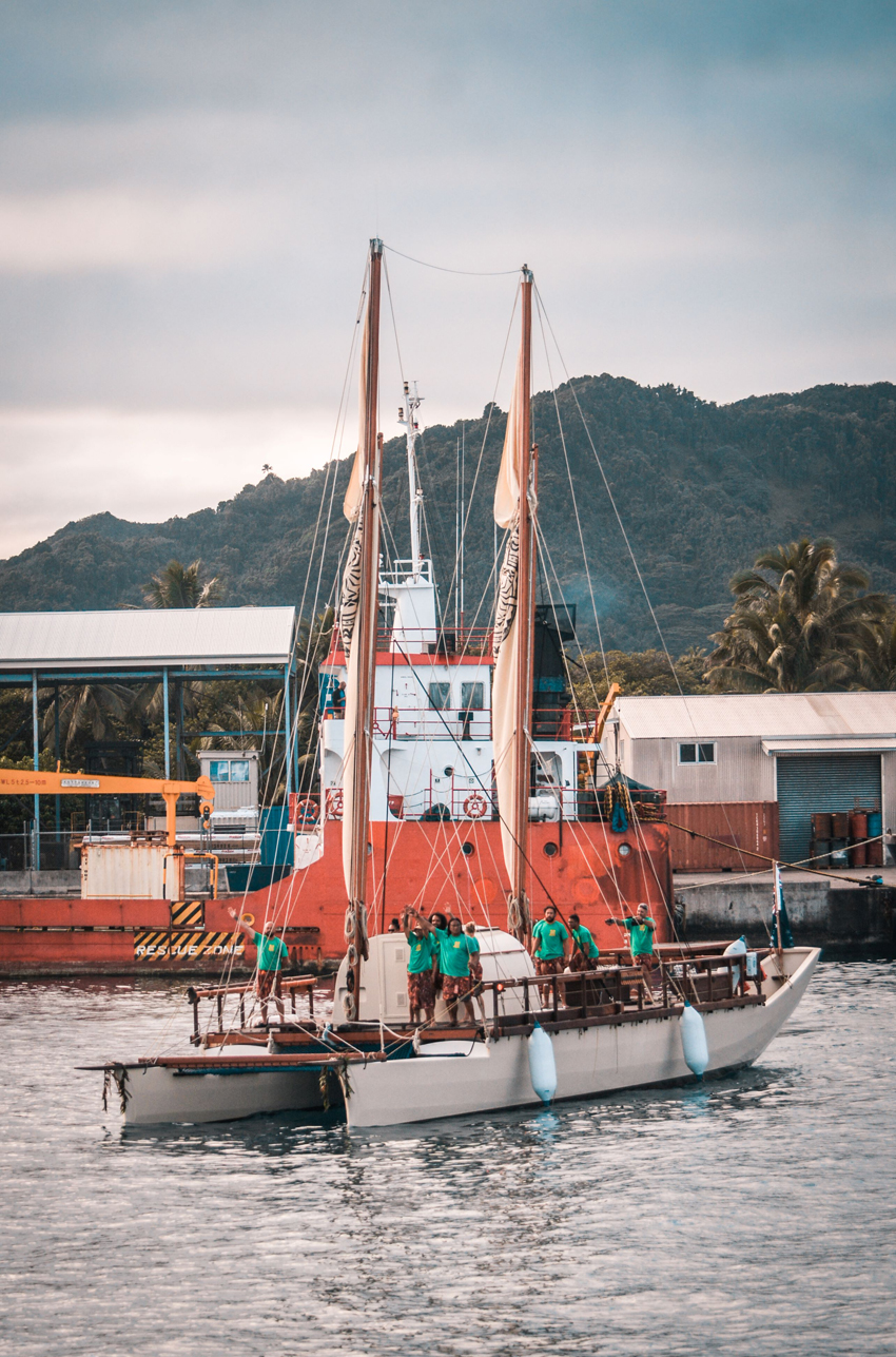 Sulle rotte degli antichi Maori: in navigazione intorno alle Isole Cook con la Vaka o il catamarano (foto Discover Australia - Cook Islands Travel)