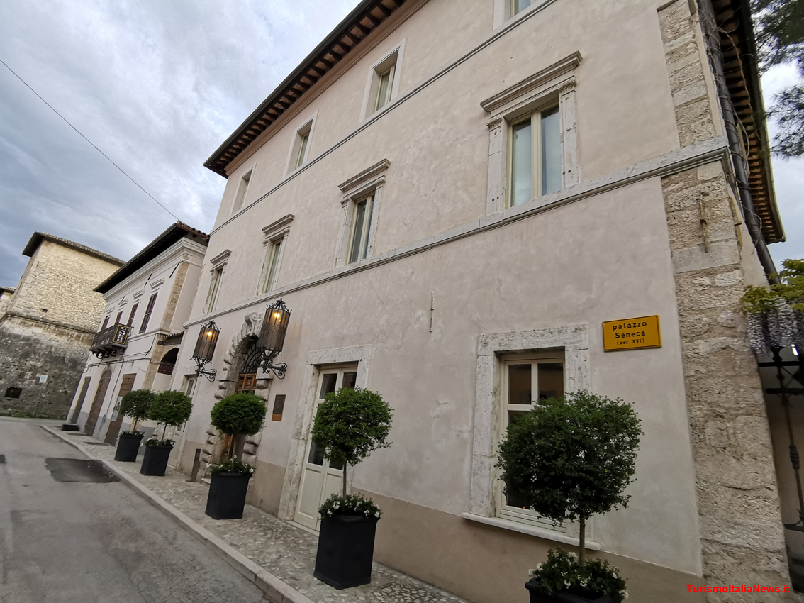 Luxury e passione, ecco il Relais & Châteaux Palazzo Seneca di Norcia: in Umbria charme e gusto stellato