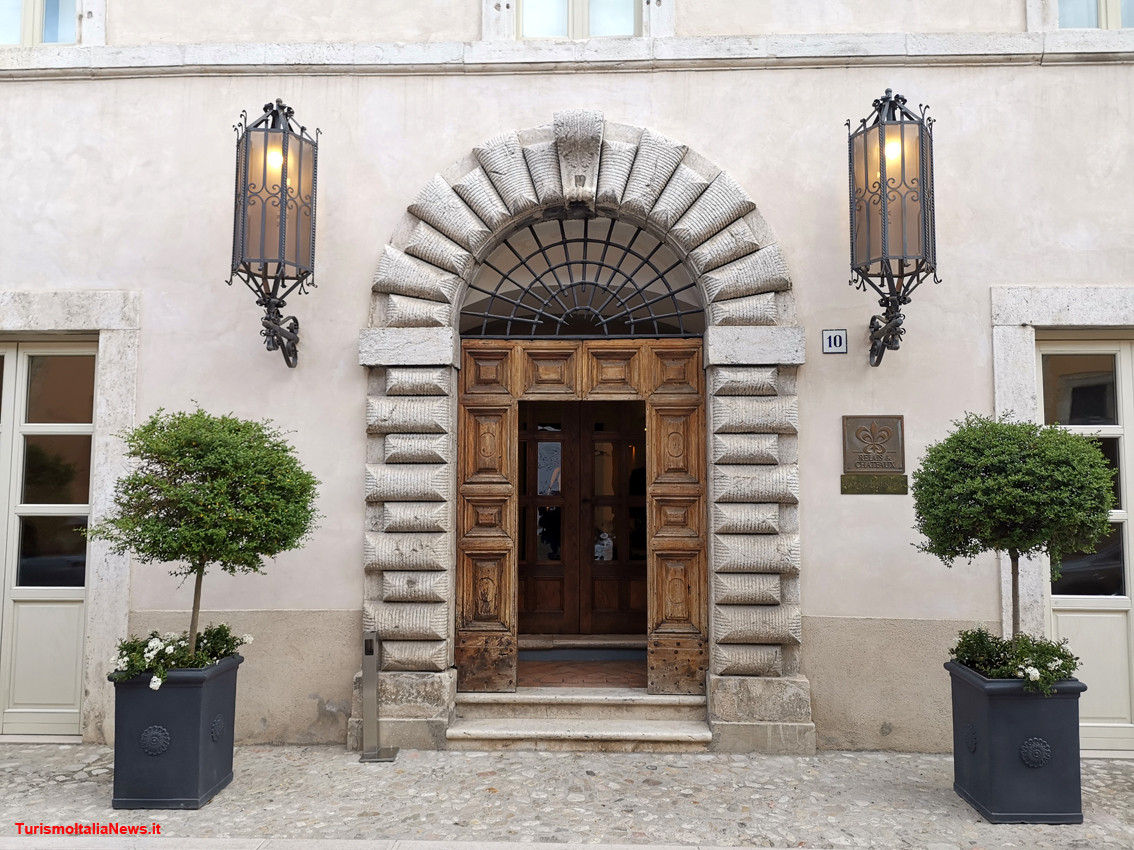 Luxury e passione, ecco il Relais & Châteaux Palazzo Seneca di Norcia: in Umbria charme e gusto stellato