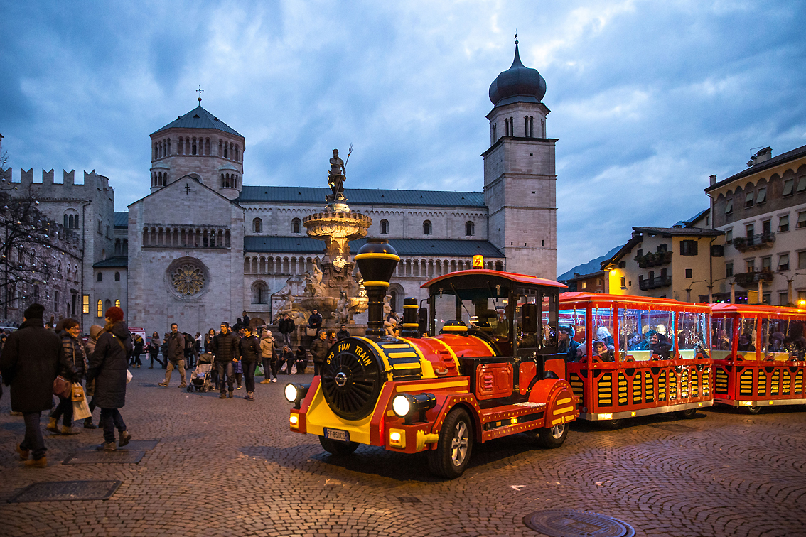 Come tradizione comanda: a Trento il Mercatino di Natale è anche green, viaggio nel tempo con i treni storici (foto A. Russolo)