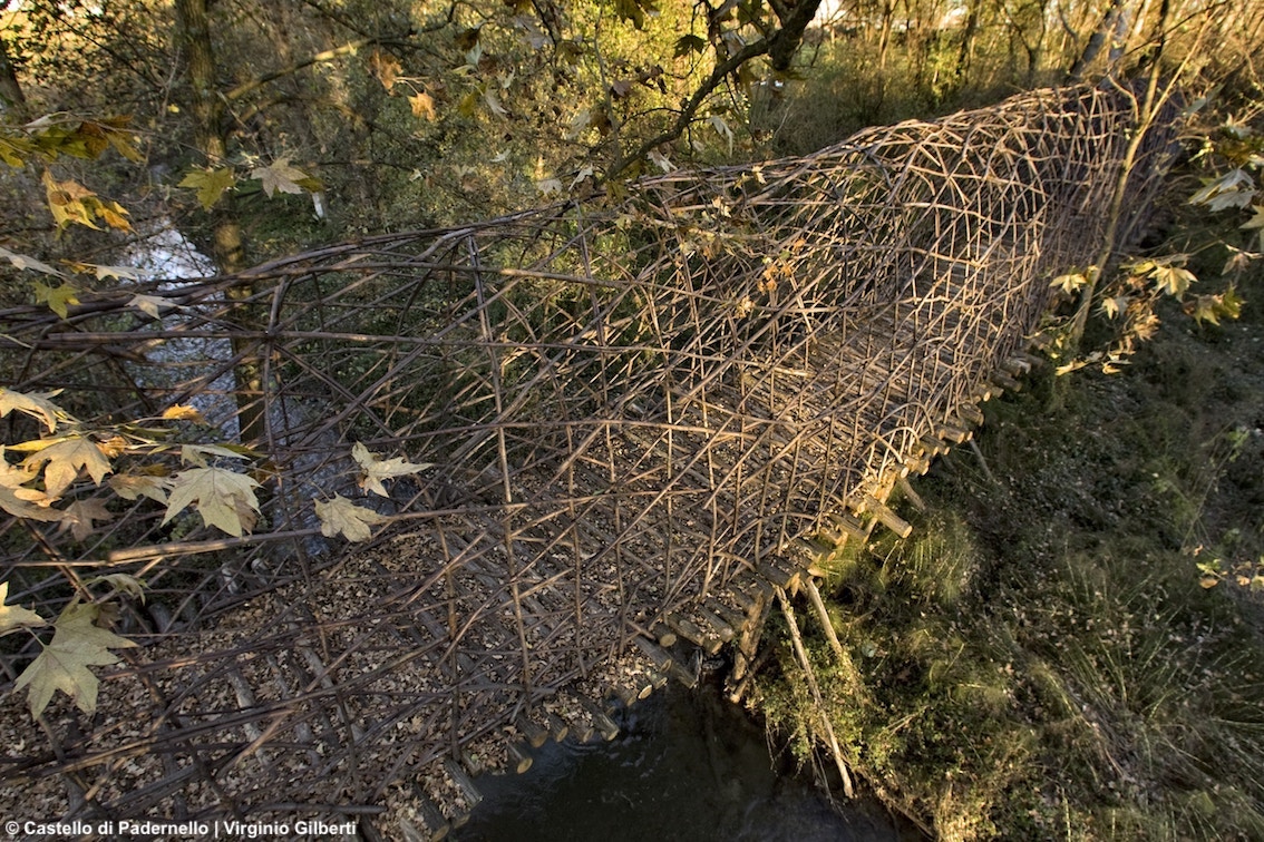 Nel Castello di Padernello immersioni nell’arte di Giuliano Mauri, il carpentiere della natura