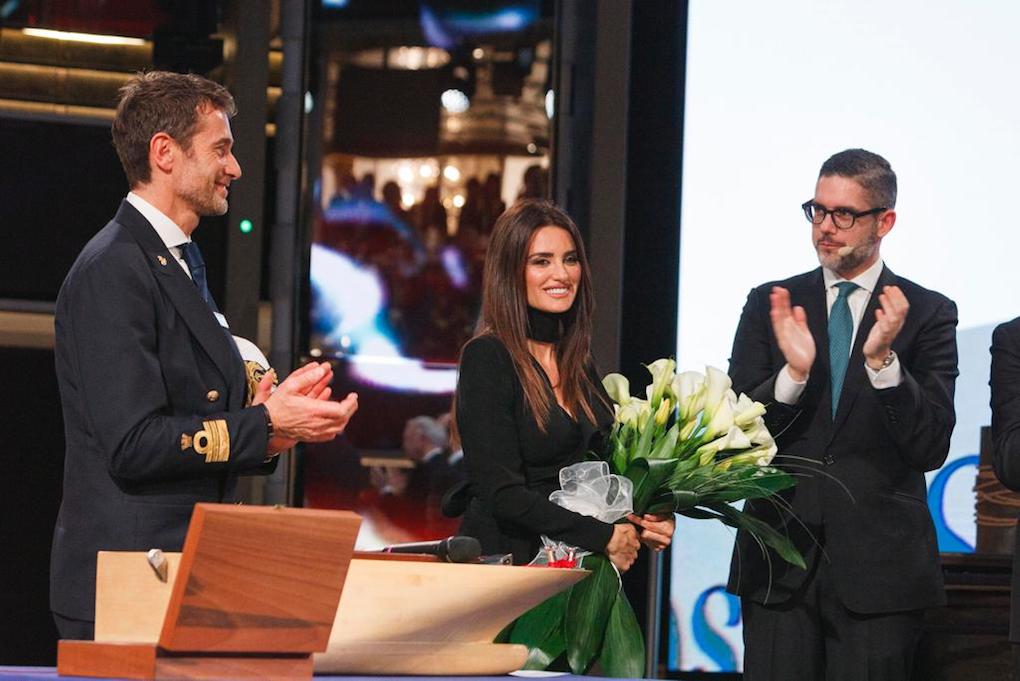 Penélope Cruz star del battesimo di Costa Smeralda, nuova ammiraglia e prima nave a Lng di Costa Crociere