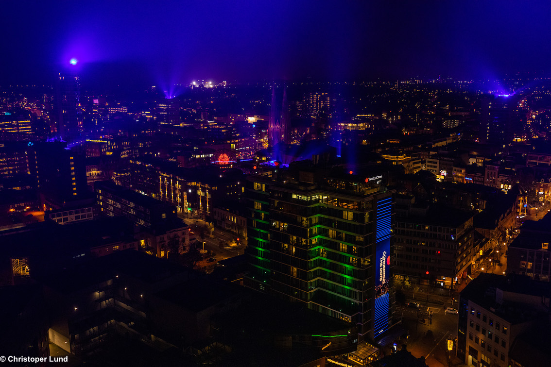 Kari Kola e Ivo Schoofs creano nei Paesi Bassi la loro più importante opera d'arte basata sulla luce per il festival annuale della luce "Glow Light Festival" a Eindhoven"