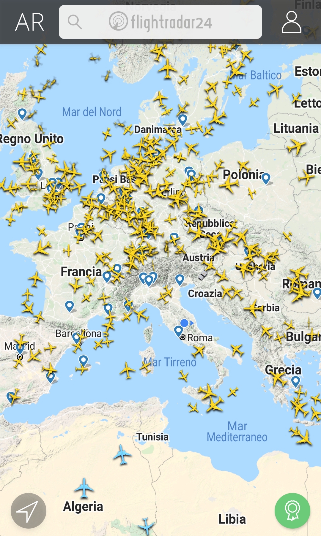 L'Italia praticamente senza aerei mostrata dalla app Flightradar il 31 marzo 20