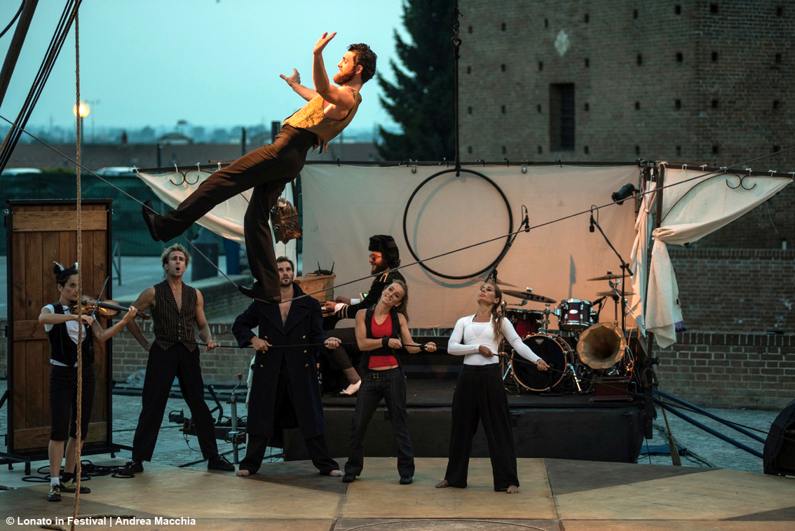 images/stories/varie_2020/LonatoInFestival03_CircoZoeNaufragata.jpg
