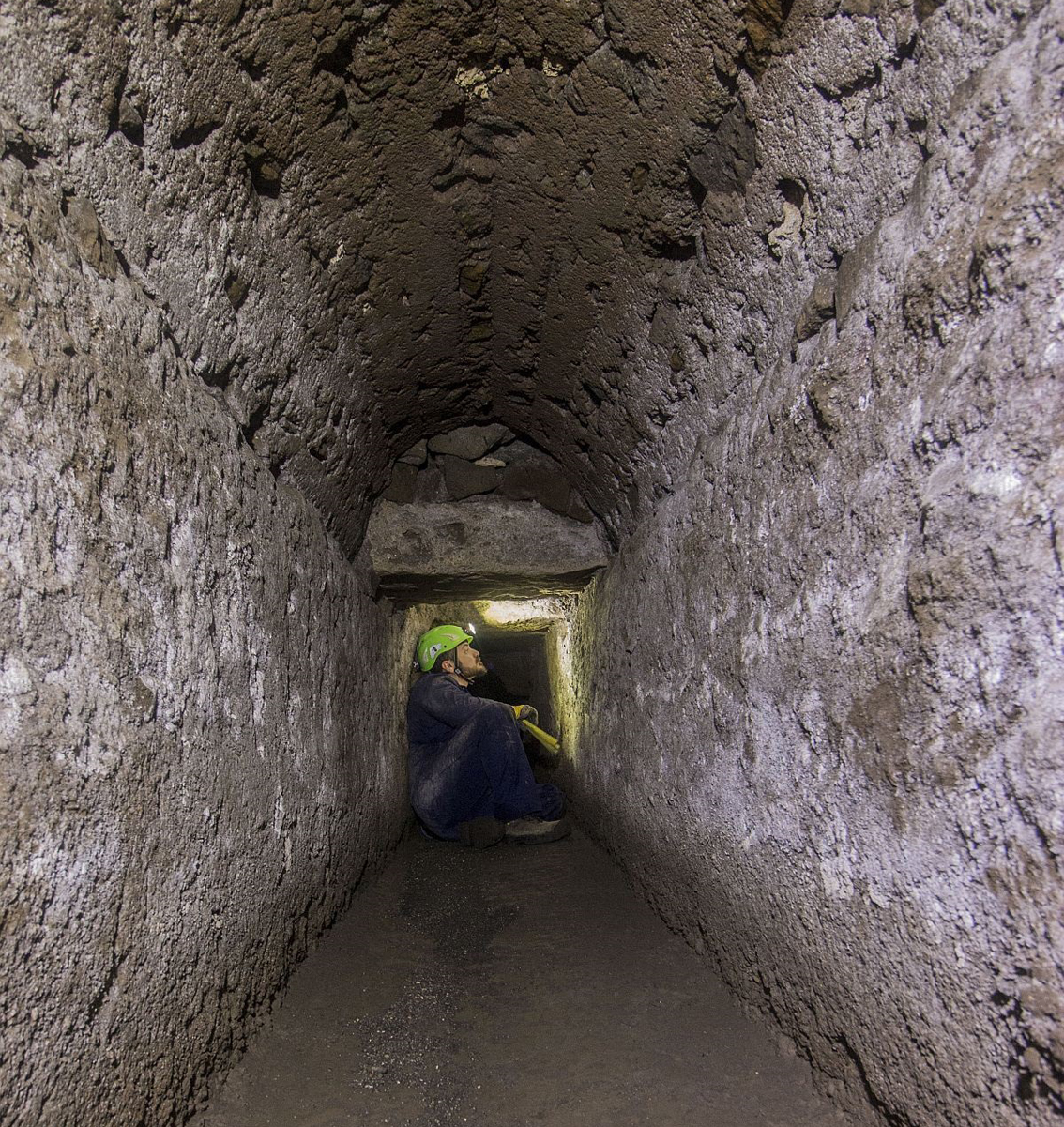 Canali e cunicoli nell'area del Foro: il sottosuolo di Pompei studiato dagli speleologi