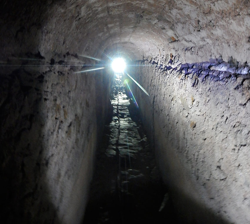 Canali e cunicoli nell'area del Foro: il sottosuolo di Pompei studiato dagli speleologi