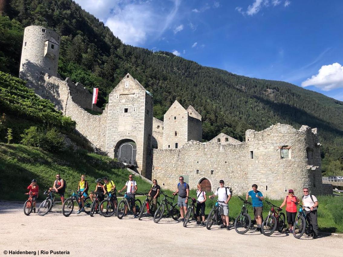 Estate in e-mountainbike a misura di famiglia nell’area vacanze sci & malghe Rio Pusteria, in Alto Adige